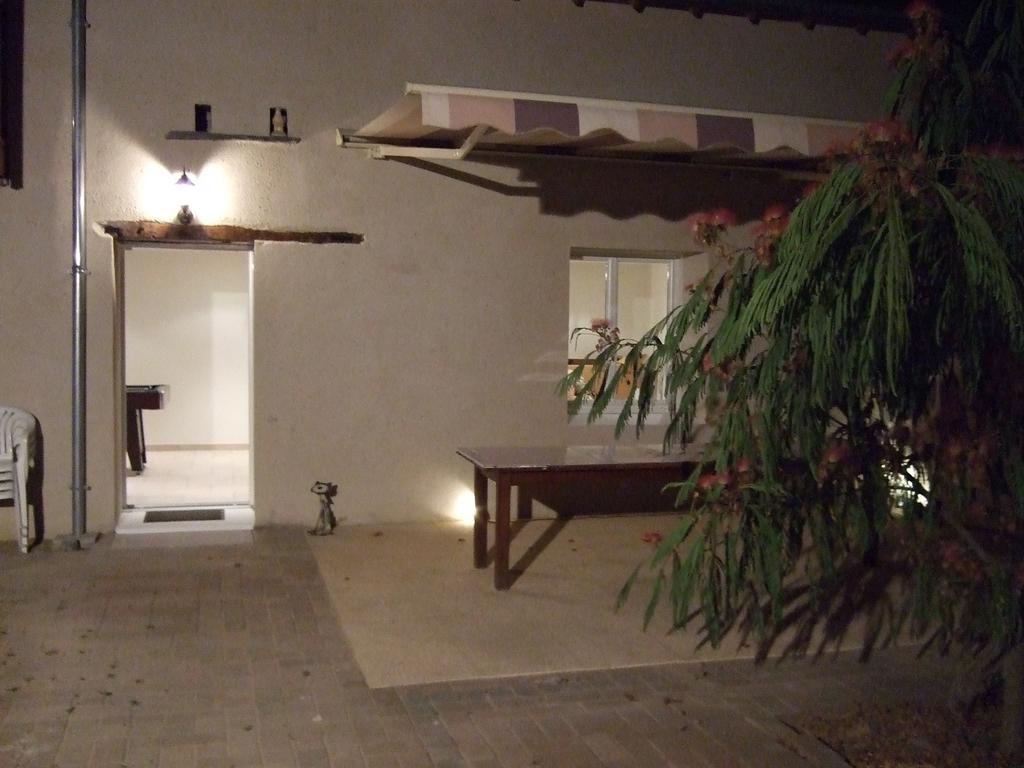 Les Escargots Bed & Breakfast Vauchretien Exterior photo
